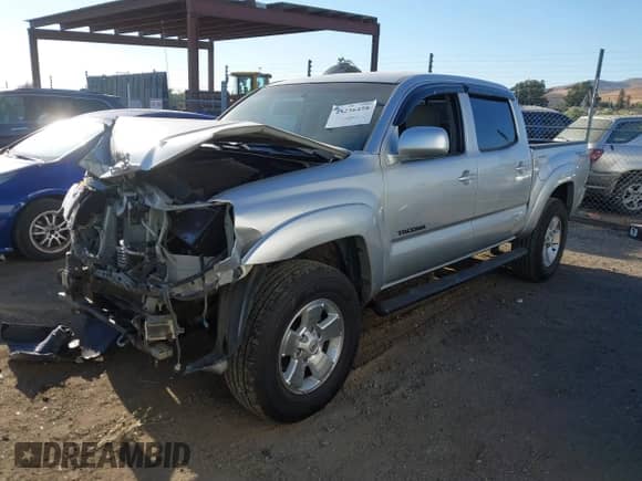 2005 Toyota Tacoma PreRunner with VIN 5TEJU62N35Z109094, listed as a IAAI auction lot 43236458 with 118,894 mi miles and . Bid and sale history available at DreamBid. Image 2.