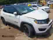 2019 Jeep Compass Altitude z VIN 3C4NJCBB0KT802623, wystawiony jako IAAI lot #42862871 z przebiegiem 108 565 mil mil oraz . Historia ofert i sprzedaży dostępna na DreamBid. Obrazek 1.