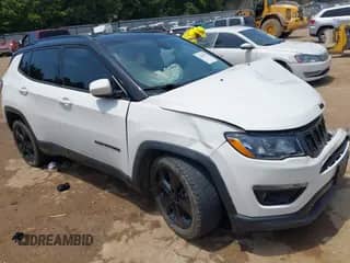 2019 Jeep Compass Altitude z VIN 3C4NJCBB0KT802623, wystawiony jako IAAI lot #42862871 z przebiegiem 108 565 mil mil oraz . Historia ofert i sprzedaży dostępna na DreamBid. Obrazek 1.