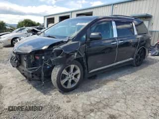 2013 Toyota Sienna SE with VIN 5TDXK3DC7DS372162, listed as a Copart auction lot 70448135 with 162,777 mi miles and Salvage title. Bid and sale history available at DreamBid. Image 1.