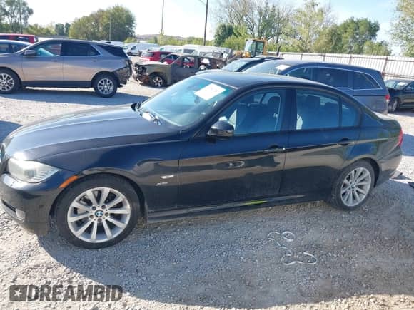2010 BMW 3 Series 328i xDrive с VIN WBAPK7C51AA458177, выставлен на аукционе IAAI как лот 43352787 с пробегом 95 578 миль миль и . История ставок и продаж доступна на DreamBid. Изображение 14.
