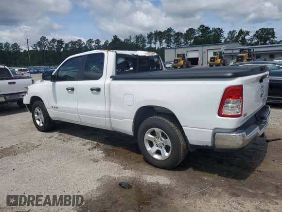 2020 Ram 1500 Tradesman с VIN 1C6SRECG9LN133472, выставлен на аукционе Copart как лот 58979015 с пробегом 158 948 миль миль и Списание • Salvage title. История ставок и продаж доступна на DreamBid. Изображение 2.