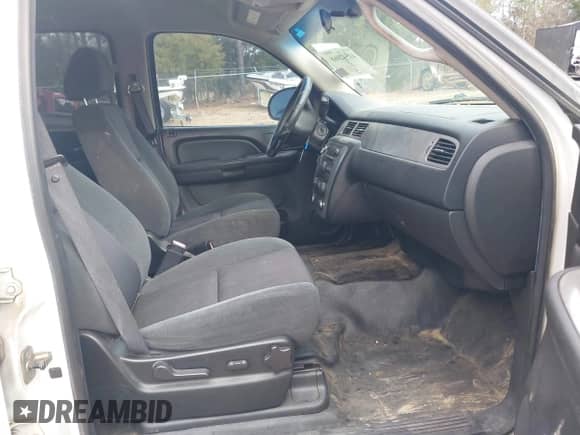 2009 Chevrolet Tahoe Commercial with VIN 1GNFK13009R251252, listed as a IAAI auction lot 41542068 with 214,333 mi miles and . Bid and sale history available at DreamBid. Image 5.