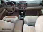 2004 Toyota Camry LE z VIN 4T1BE32K64U366419, wystawiony jako Copart lot #86129485 z przebiegiem 120 209 mil mil oraz Szkoda całkowita • Salvage title. Historia ofert i sprzedaży dostępna na DreamBid. Obrazek 8.