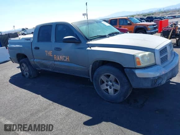 2005 Dodge Dakota SLT z VIN 1D7HE48N75S275748, wystawiony jako IAAI lot #43289762 z przebiegiem 78 744 mil mil oraz . Historia ofert i sprzedaży dostępna na DreamBid. Obrazek 13.