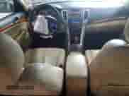 2010 Hyundai Sonata SE с VIN 5NPEU4AC8AH649883, выставлен на аукционе Copart как лот 60251725 с пробегом 117 182 миль миль и Списание • Salvage title. История ставок и продаж доступна на DreamBid. Изображение 8.