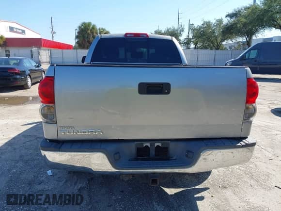 2007 Toyota Tundra SR5 с VIN 5TFRT54107X011547, выставлен на аукционе IAAI как лот 43531368 с пробегом 155 733 миль миль и . История ставок и продаж доступна на DreamBid. Изображение 16.