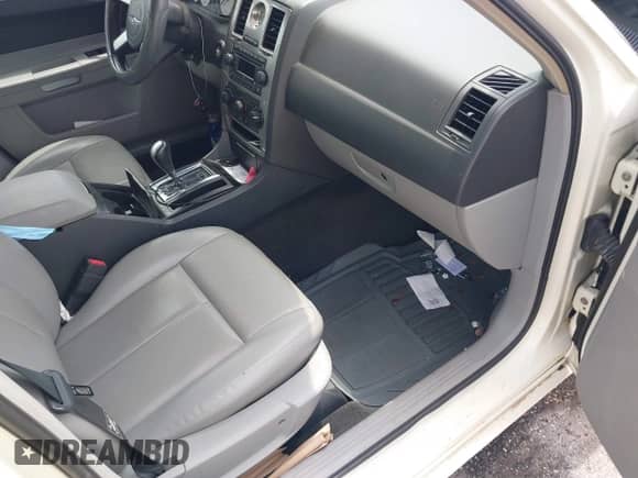 2007 Chrysler 300 Limited z VIN 2C3KA53GX7H600708, wystawiony jako IAAI lot #42883825 z przebiegiem 77 753 mil mil oraz . Historia ofert i sprzedaży dostępna na DreamBid. Obrazek 5.