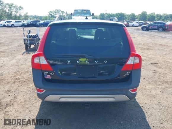 2008 Volvo XC70 with VIN YV4BZ982X81038136, listed as a IAAI auction lot 42661780 with 171,967 mi miles and . Bid and sale history available at DreamBid. Image 16.