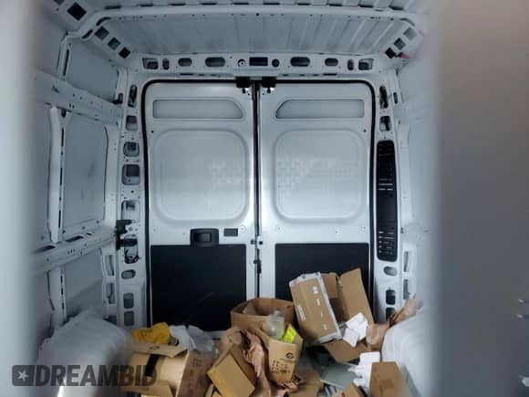 2023 Ram ProMaster Cargo z VIN 3C6LRVBG5PE577139, wystawiony jako Copart lot #70147895 z przebiegiem 53 021 mil mil oraz Nie do naprawy • Non repairable. Historia ofert i sprzedaży dostępna na DreamBid. Obrazek 10.