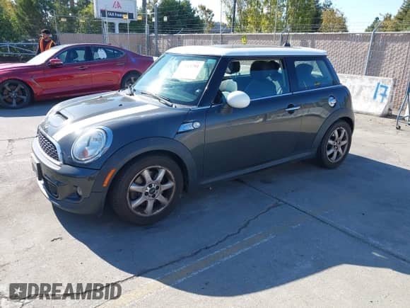 2011 MINI Hardtop S с VIN WMWSV3C53BTY21899, выставлен на аукционе IAAI как лот 43513791 с пробегом 106 098 миль миль и . История ставок и продаж доступна на DreamBid. Изображение 2.