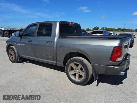 2011 Ram 1500 Sport z VIN 1D7RB1CT5BS686109, wystawiony jako Copart lot #69071755 z przebiegiem 182 247 mil mil oraz Czysty tytuł • Clean title. Historia ofert i sprzedaży dostępna na DreamBid. Obrazek 2.