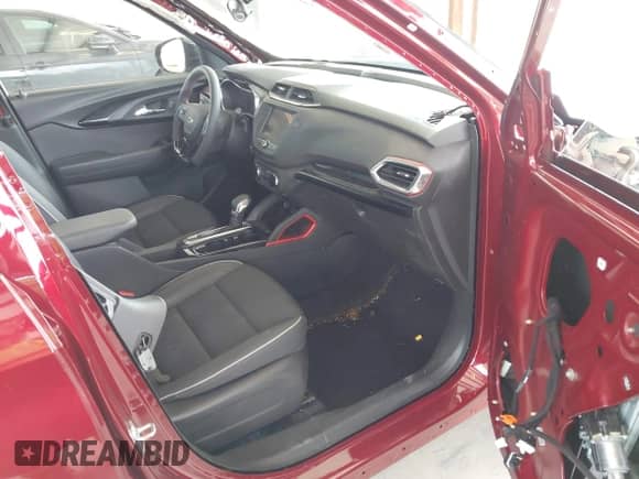 2023 Chevrolet TrailBlazer RS z VIN KL79MUSL5PB170571, wystawiony jako IAAI lot #42584089 z przebiegiem 12 371 mil mil oraz . Historia ofert i sprzedaży dostępna na DreamBid. Obrazek 5.