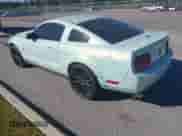 2009 Ford Mustang z VIN 1ZVHT80NX95123371, wystawiony jako IAAI lot #43326955 z przebiegiem 206 114 mil mil oraz . Historia ofert i sprzedaży dostępna na DreamBid. Obrazek 3.