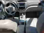 2009 Subaru Forester X Limited z VIN JF2SH64669H747525, wystawiony jako Copart lot #57500115 z przebiegiem Nie podano mil oraz Czysty tytuł • Clean title. Historia ofert i sprzedaży dostępna na DreamBid. Obrazek 8.