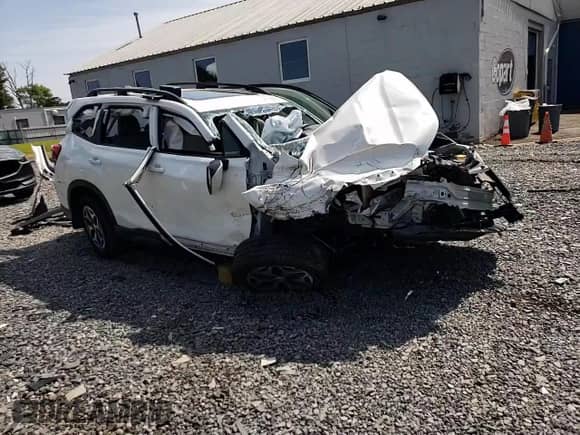 2020 Subaru Forester Premium z VIN JF2SKAJC7LH552409, wystawiony jako Copart lot #71125575 z przebiegiem Nie podano mil oraz Nie do naprawy • Non repairable. Historia ofert i sprzedaży dostępna na DreamBid. Obrazek 14.