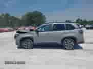 2025 Subaru Forester Touring z VIN JF2SLDTC2SH488502, wystawiony jako IAAI lot #43100036 z przebiegiem 12 424 mil mil oraz . Historia ofert i sprzedaży dostępna na DreamBid. Obrazek 14.