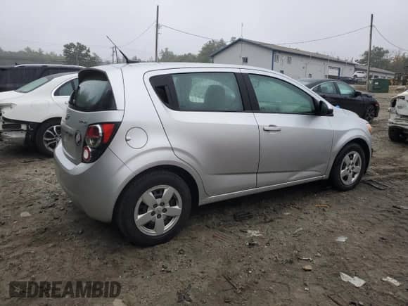 2013 Chevrolet Sonic LS z VIN 1G1JA6SG0D4245581, wystawiony jako Copart lot #72187644 z przebiegiem 65 308 mil mil oraz Czysty tytuł • Clean title. Historia ofert i sprzedaży dostępna na DreamBid. Obrazek 3.