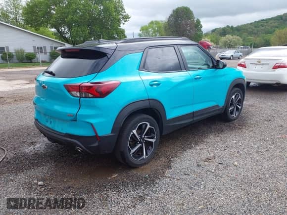 2022 Chevrolet TrailBlazer RS z VIN KL79MUSL2NB047324, wystawiony jako IAAI lot #42162915 z przebiegiem 59 318 mil mil oraz . Historia ofert i sprzedaży dostępna na DreamBid. Obrazek 4.