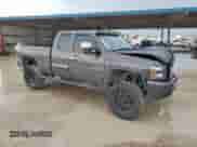 2010 Chevrolet Silverado 1500 LT z VIN 1GCSCSE04AZ272634, wystawiony jako Copart lot #58812435 z przebiegiem 252 940 mil mil oraz Szkoda całkowita • Salvage title. Historia ofert i sprzedaży dostępna na DreamBid. Obrazek 4.