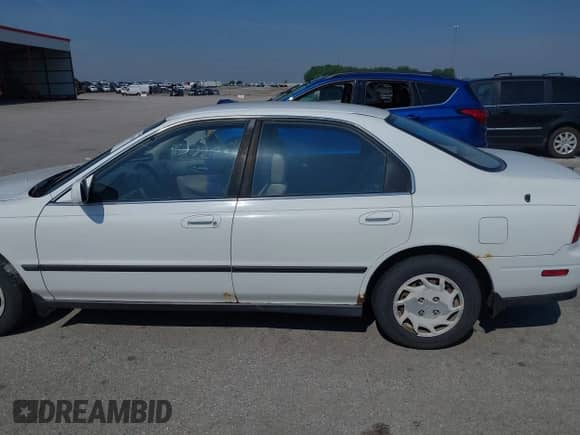 1994 Honda Accord LX с VIN 1HGCD5635RA189687, выставлен на аукционе IAAI как лот 42421010 с пробегом 155 010 миль миль и . История ставок и продаж доступна на DreamBid. Изображение 14.