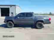 2017 Toyota Tacoma SR5 z VIN 3TMCZ5AN9HM105459, wystawiony jako IAAI lot #43321840 z przebiegiem 220 881 mil mil oraz . Historia ofert i sprzedaży dostępna na DreamBid. Obrazek 12.