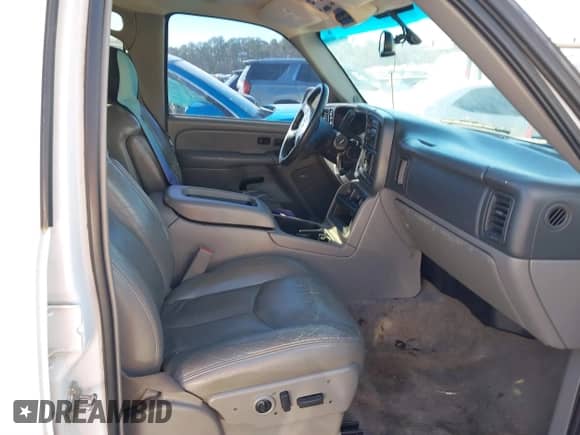 2006 Chevrolet Suburban Z71 z VIN 3GNFK16ZX6G127740, wystawiony jako IAAI lot #41705869 z przebiegiem 251 715 mil mil oraz . Historia ofert i sprzedaży dostępna na DreamBid. Obrazek 5.