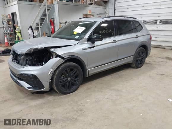 2022 Volkswagen Tiguan SE R-Line Black с VIN 3VV8B7AX8NM044884, выставлен на аукционе IAAI как лот 42331323 с пробегом 45 945 миль миль и . История ставок и продаж доступна на DreamBid. Изображение 17.