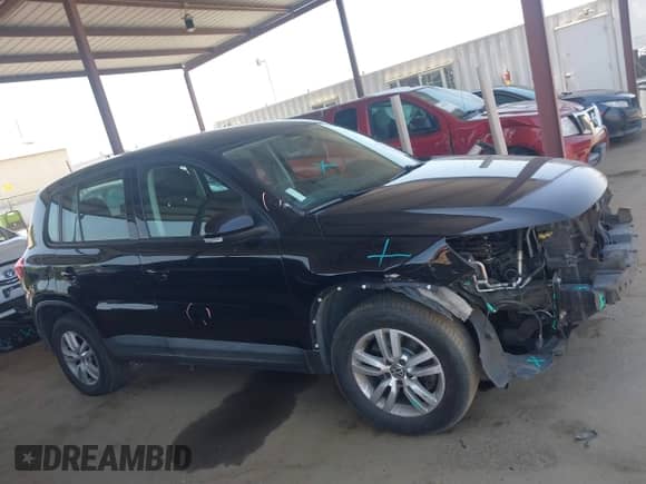 2014 Volkswagen Tiguan SEL with VIN WVGAV3AX9EW625726, listed as a IAAI auction lot 42401853 with 145,082 mi miles and . Bid and sale history available at DreamBid. Image 14.