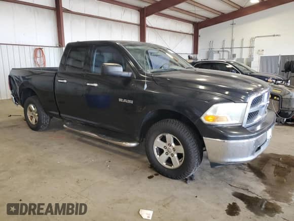 2009 Dodge 1500 SLT z VIN 1D3HV18P69S804002, wystawiony jako Copart lot #70509025 z przebiegiem 196 296 mil mil oraz Szkoda całkowita • Salvage title. Historia ofert i sprzedaży dostępna na DreamBid. Obrazek 4.