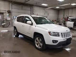 2017 Jeep Compass High Altitude z VIN 1C4NJDEB6HD104677, wystawiony jako IAAI lot #42845709 z przebiegiem 104 381 mil mil oraz . Historia ofert i sprzedaży dostępna na DreamBid. Obrazek 1.