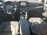 2021 Toyota Camry LE z VIN 4T1R11AK9MU449164, wystawiony jako Copart lot #84798495 z przebiegiem 15 811 mil mil oraz Szkoda całkowita • Salvage title. Historia ofert i sprzedaży dostępna na DreamBid. Obrazek 8.