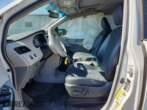 2013 Toyota Sienna SE with VIN 5TDXK3DC8DS362398, listed as a Copart auction lot 81812945 with 162,776 mi miles and Salvage title. Bid and sale history available at DreamBid. Image 7.