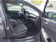 2019 Hyundai Tucson Sport z VIN KM8J33AL3KU937888, wystawiony jako IAAI lot #42310448 z przebiegiem 99 501 mil mil oraz . Historia ofert i sprzedaży dostępna na DreamBid. Obrazek 5.