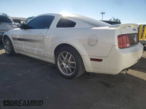 2008 Ford Mustang GT Deluxe with VIN 1ZVHT82H685120487, listed as a Copart auction lot 90284755 with 81,141 mi miles and Salvage title. Bid and sale history available at DreamBid. Image 2.