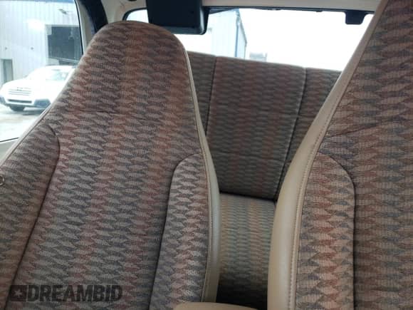 2000 Jeep Wrangler Sport z VIN 1J4FA49S6YP783339, wystawiony jako Copart lot #68548335 z przebiegiem 45 484 mil mil oraz Szkoda całkowita • Salvage title. Historia ofert i sprzedaży dostępna na DreamBid. Obrazek 10.