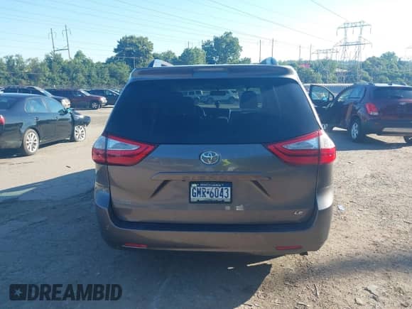 2017 Toyota Sienna LE Auto Access Seat с VIN 5TDKZ3DC2HS798711, выставлен на аукционе IAAI как лот 43044072 с пробегом 204 909 миль миль и . История ставок и продаж доступна на DreamBid. Изображение 17.