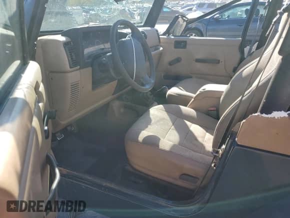 2002 Jeep Wrangler X z VIN 1J4FA39S12P776350, wystawiony jako Copart lot #82276415 z przebiegiem 196 023 mil mil oraz Szkoda całkowita • Salvage title. Historia ofert i sprzedaży dostępna na DreamBid. Obrazek 8.