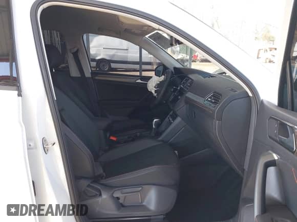 2024 Volkswagen Tiguan Wolfsburg Edition с VIN 3VV5B7AXXRM231925, выставлен на аукционе IAAI как лот 41986576 с пробегом 398 миль миль и . История ставок и продаж доступна на DreamBid. Изображение 5.