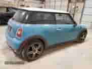 2009 MINI Hardtop с VIN WMWMF33569TT69852, выставлен на аукционе Copart как лот 85374365 с пробегом 139 441 миль миль и Списание • Salvage title. История ставок и продаж доступна на DreamBid. Изображение 3.