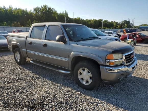 2006 GMC Sierra 1500 SLE1 с VIN 2GTEK13T361125857, выставлен на аукционе Copart как лот 68264805 с пробегом 255 290 миль миль и Списание • Salvage title. История ставок и продаж доступна на DreamBid. Изображение 4.
