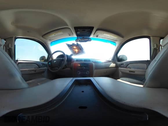 2008 Chevrolet Silverado 1500 1LT z VIN 3GCEC13JX8G278077, wystawiony jako IAAI lot #42938062 z przebiegiem 138 228 mil mil oraz . Historia ofert i sprzedaży dostępna na DreamBid. Obrazek 18.