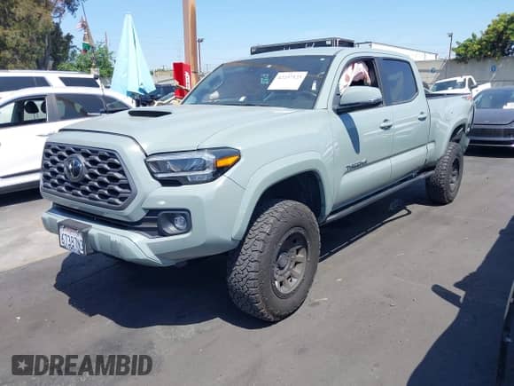 2022 Toyota Tacoma SR5 z VIN 3TYDZ5BNXNT015367, wystawiony jako IAAI lot #42257523 z przebiegiem 46 301 mil mil oraz . Historia ofert i sprzedaży dostępna na DreamBid. Obrazek 20.