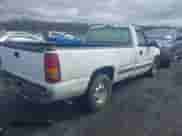 2000 Chevrolet Silverado 1500 z VIN 1GCEC14V6YE419087, wystawiony jako IAAI lot #38916431 z przebiegiem Nie podano mil oraz . Historia ofert i sprzedaży dostępna na DreamBid. Obrazek 4.