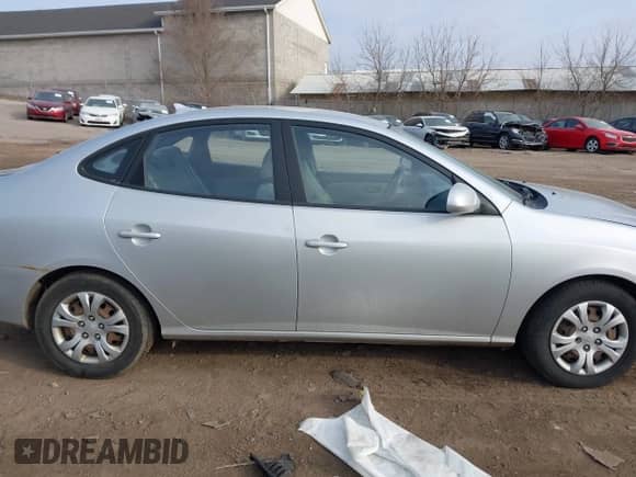 2010 Hyundai Elantra GLS z VIN KMHDU4AD9AU901985, wystawiony jako IAAI lot #41900330 z przebiegiem 180 945 mil mil oraz . Historia ofert i sprzedaży dostępna na DreamBid. Obrazek 13.