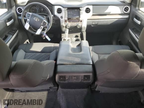 2020 Toyota Tundra SR5 z VIN 5TFDY5F13LX902287, wystawiony jako Copart lot #71431035 z przebiegiem 123 137 mil mil oraz Szkoda całkowita • Salvage title. Historia ofert i sprzedaży dostępna na DreamBid. Obrazek 8.