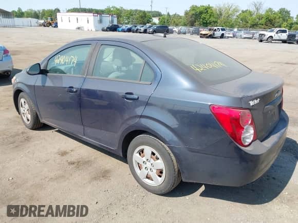 2015 Chevrolet Sonic LS с VIN 1G1JA5SH4F4135560, выставлен на аукционе IAAI как лот 42404174 с пробегом 75 546 миль миль и . История ставок и продаж доступна на DreamBid. Изображение 3.