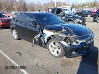 2016 BMW 3 Series 328i xDrive z VIN WBA8E3G54GNT78064, wystawiony jako IAAI lot #40893161 z przebiegiem 106 242 mil mil oraz . Historia ofert i sprzedaży dostępna na DreamBid. Obrazek 1.