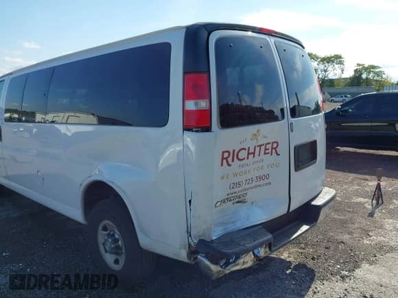 2015 Chevrolet Express Passenger LT with VIN 1GAZG1FG9F1203428, listed as a IAAI auction lot 43134659 with 181,087 mi miles and . Bid and sale history available at DreamBid. Image 18.