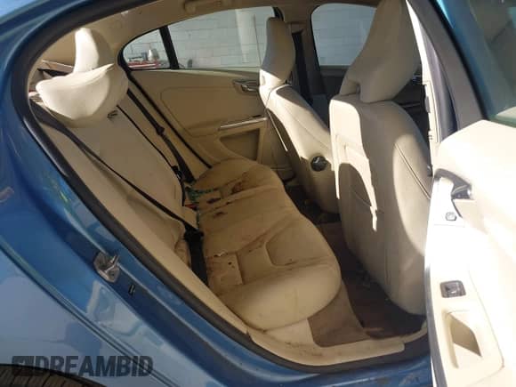 2015 Volvo S60 T5 Drive-E Premier with VIN YV126MFB2F1313006, listed as a IAAI auction lot 42654814 with Not provided miles and . Bid and sale history available at DreamBid. Image 8.